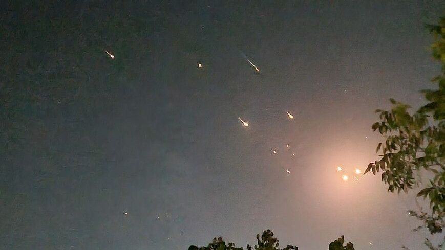 Iran Balas Serangan Israel Sabtu Malam, Luncurkan Banyak Rudal dan Drone