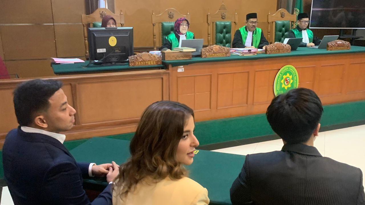 Sidang Cerai Hari Ini, Tasya Farasya Banyak Tersenyum di Pengadilan Agama Jaksel