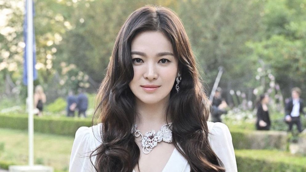 Song Hye Kyo Minta Maaf Usai Renovasi Rumah Bikin Rusak Mobil Tetangga