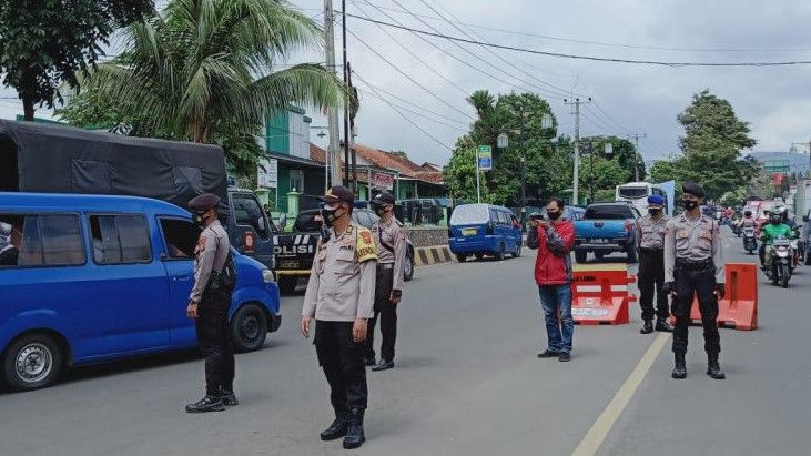 Ratusan Wisatawan Tujuan Puncak Bogor Diminta Putar Balik karena Tak Bawa Surat Bebas COVID-19