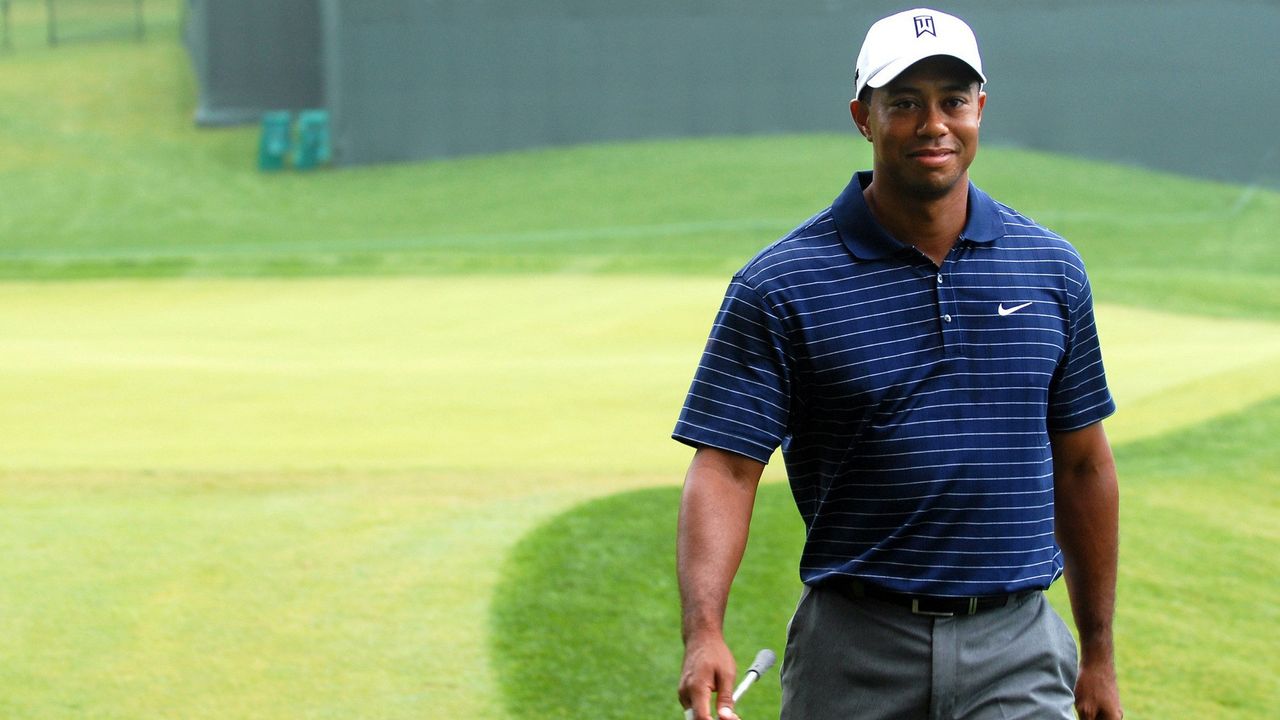 Mobil Terguling dan Rusak Parah, Tiger Woods Alami Cedera Kaki Serius