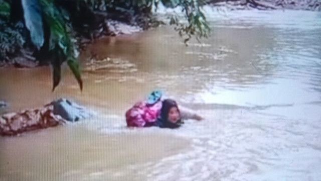 Viral Bidan di Pasaman Bertaruh Nyawa Terjang Sungai Deras Demi Obati Pasien Tuberkulosis
