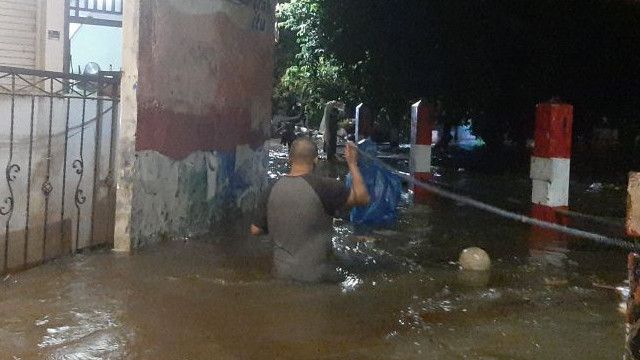 Hujan Lebat di Jakarta, Kawasan Mampang Banjir Satu Meter