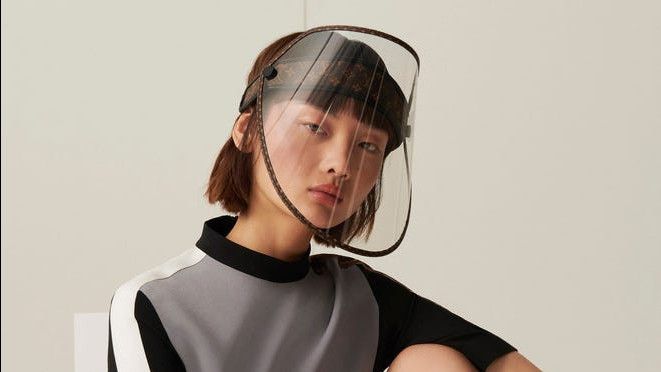 Louis Vuitton Rilis Face Shield Stylish dan Fashionable, Dijual Seharga Motor Baru