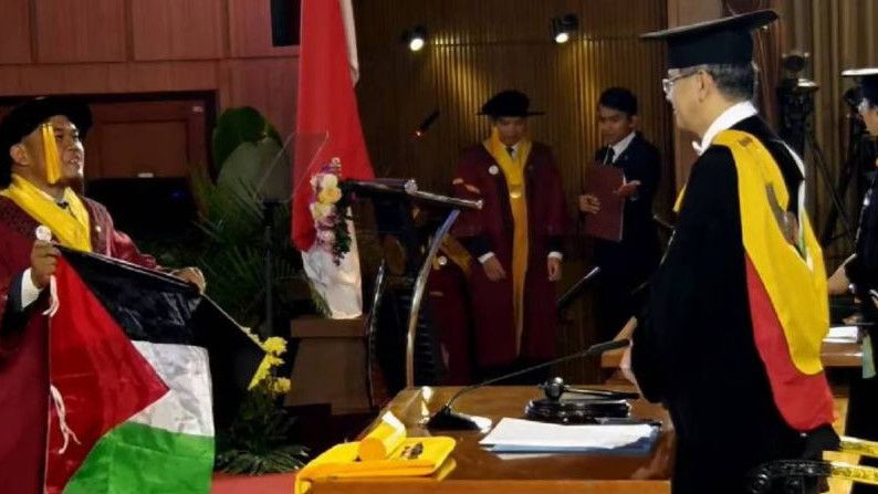 Respons Unpad Usai Dua Mahasiswanya Bentangkan Bendera Palestina Saat Diwisuda