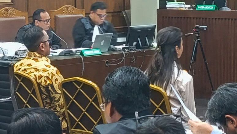 Putri SYL Menangis Saat di Persidangan, Hakim: Enggak Perlu Nangis