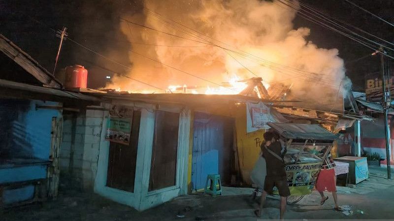 Empat Kios di Ciracas Dilahap Si Jago Merah, Kerugian Capai Ratusan Juta
