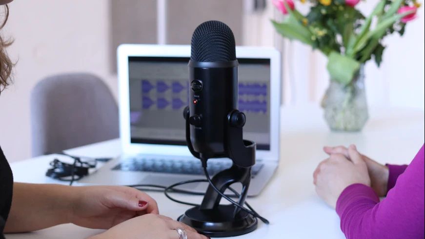 Konten Audio Andalan Bagi Millenial dan Gen Z, Tiga Kategori Podcast Ini Jadi Favorit Para Pendengar