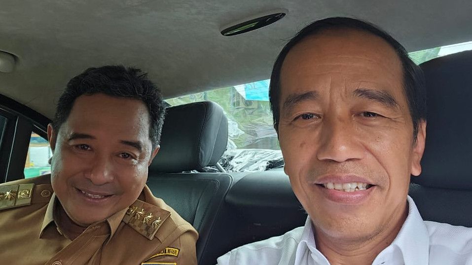 Bahagianya Pj Gubernur Sulsel Bisa Selfie dan Semobil dengan Jokowi