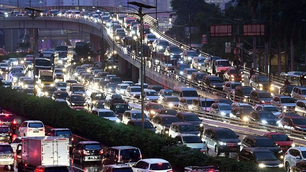 Urai Kemacetan, Polda Metro Bolehkan Pengendara Melaju di Bahu Jalan Tol Dalam Kota