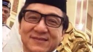 Subhanallah! Aktor Jackie Chan Masuk Islam Tepat di Hari Jumat, Benarkah?