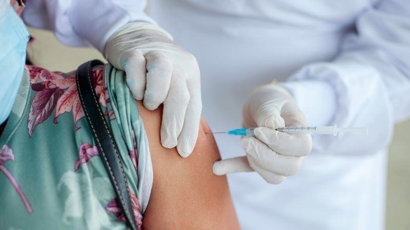 Masih Suka Percaya Mitos, Alasan Orang Indonesia Ragu untuk Vaksin