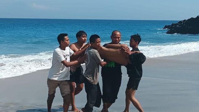 Siswa SMA di Lombok Utara Tewas Tenggelam Saat Mandi di Pantai Setangi