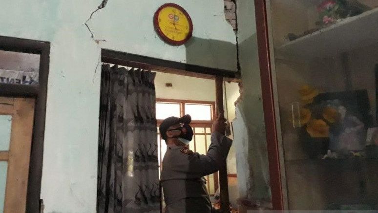 Rumah Rusak Berat, Warga Korban Gempa Bumi Blitar Belum Terima Bantuan Apapun