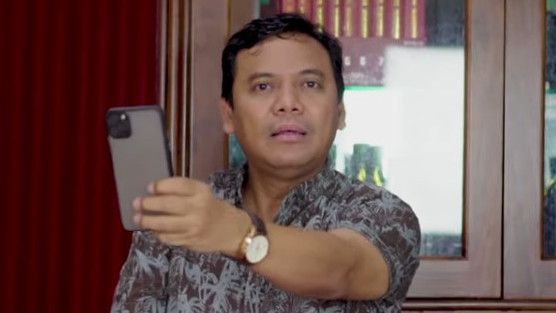 Kritik Aksi Selfie Puan Saat Jokowi Menghadap Megawati, Gus Nur: Seolah-olah Bangsa Ini Milik Keluarga