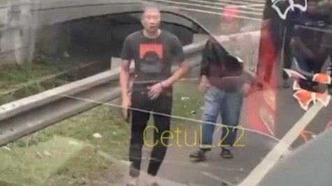 Viral! Pengendara Berpelat RFS Todongkan Pistol Diduga di Tol Jakarta-Tangerang
