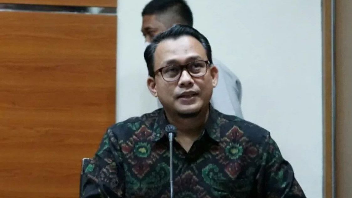 KPK Periksa Bupati dan Kepala BPPD Sidoarjo Soal Dugaan Korupsi Pemotongan Uang Insentif