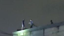 Viral Penagih Utang Dihajar Massa, Kabur ke Atap Usai Diteriaki Maling