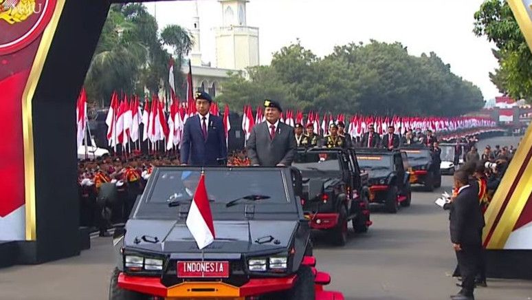 Jokowi dan Prabowo Makin Sering Pamer 'Kemesraan' Jelang Pelantikan, Kali Ini Diarak Maung Pindad