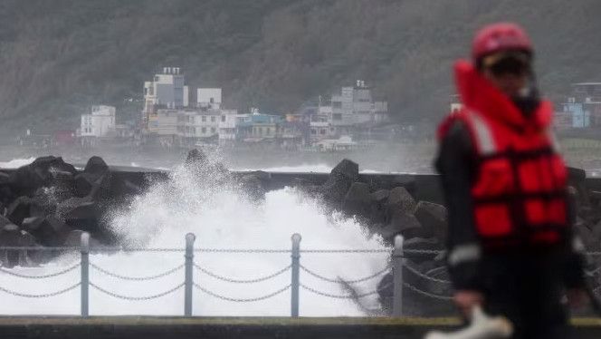 Taiwan Tutup Pintu Kedatangan Jelang Topan Kong-rey, Ratusan Penerbangan Dibatalkan