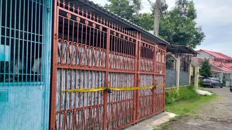 Polisi Telusuri Barang Milik Satu Keluarga yang Tewas di dalam Rumah Kalideres Jakbar