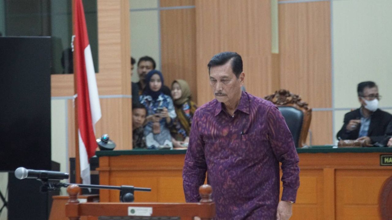 Ada Luhut di Balik Kisruh Bandara IMIP Morowali dan Investasi China