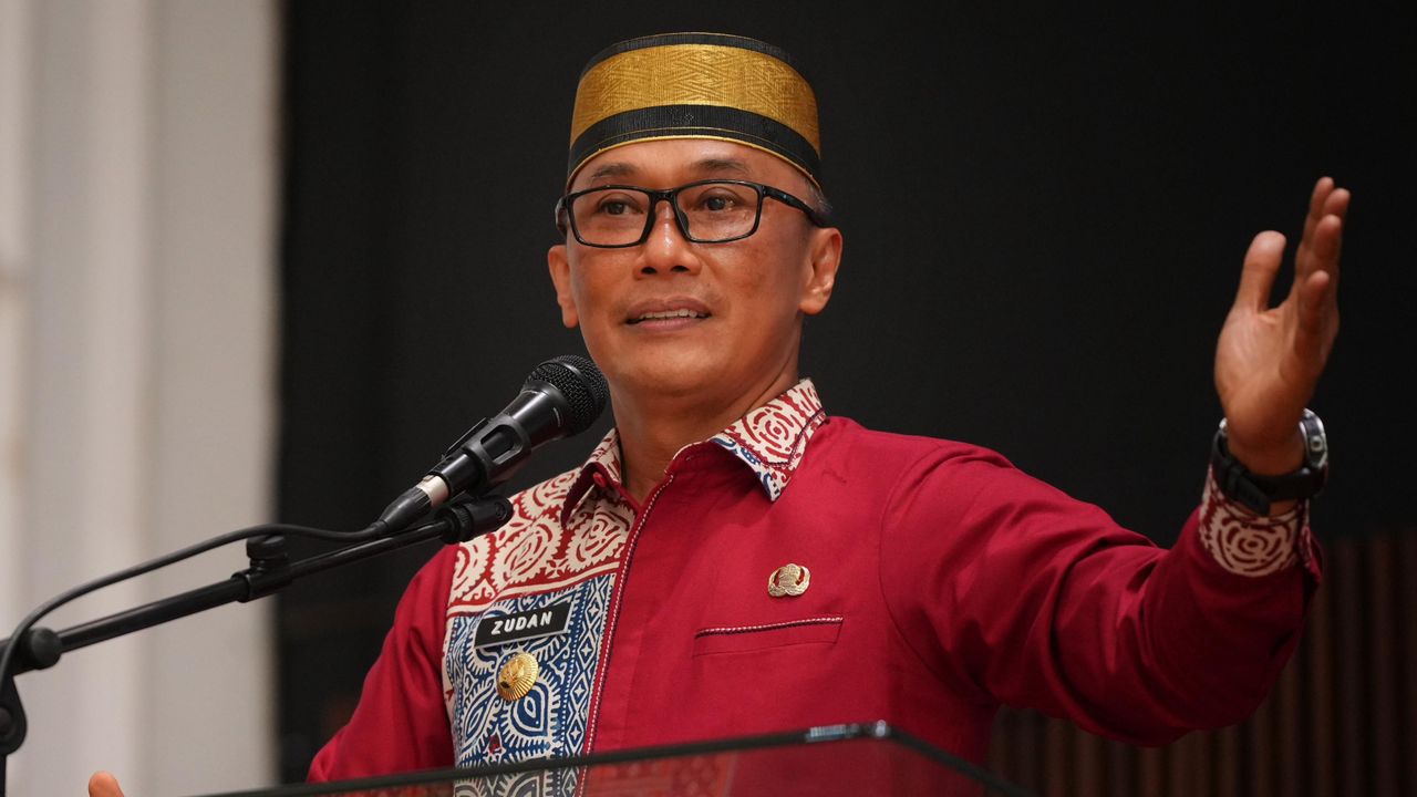 Pj Gubernur Zudan Pamerkan Inovasi Pemprov Sulsel, Menpan RB Azwar Anas Memuji