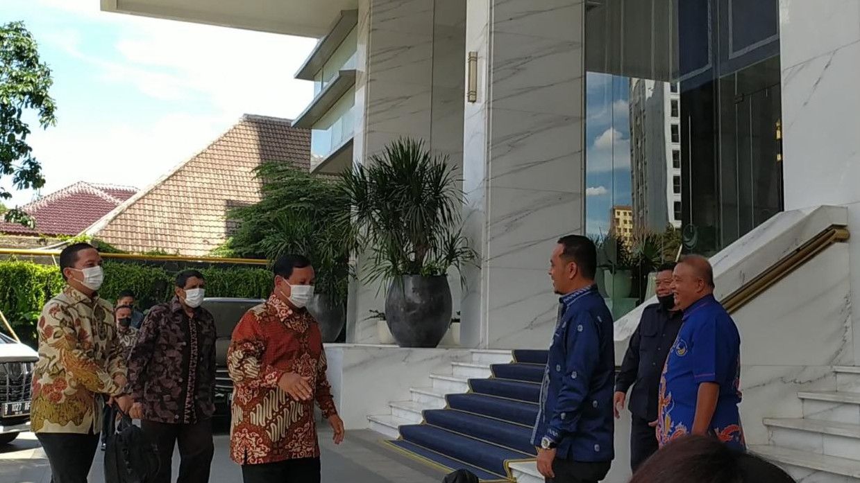 Sambangi Kantor NasDem, Prabowo: Saya Diudang Makan Siang