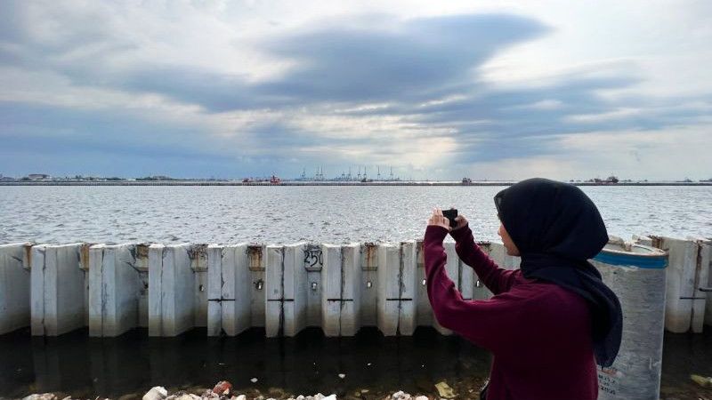 Tanggul Beton di Laut Cilincing yang Minim Sosialisasi Ternyata Bukan Giant Sea Wall