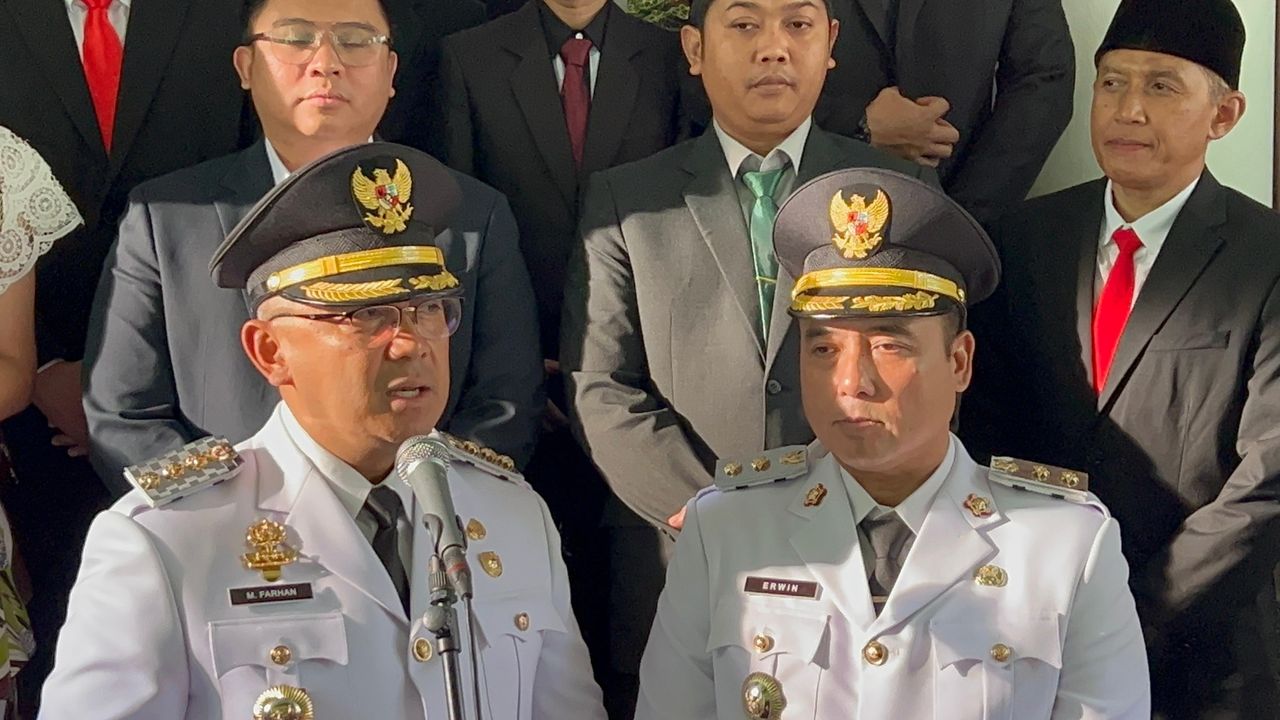 Resmi Jadi Kepala Daerah, Farhan dan Erwin Tancap Gas Urusi Sampah Kota Bandung