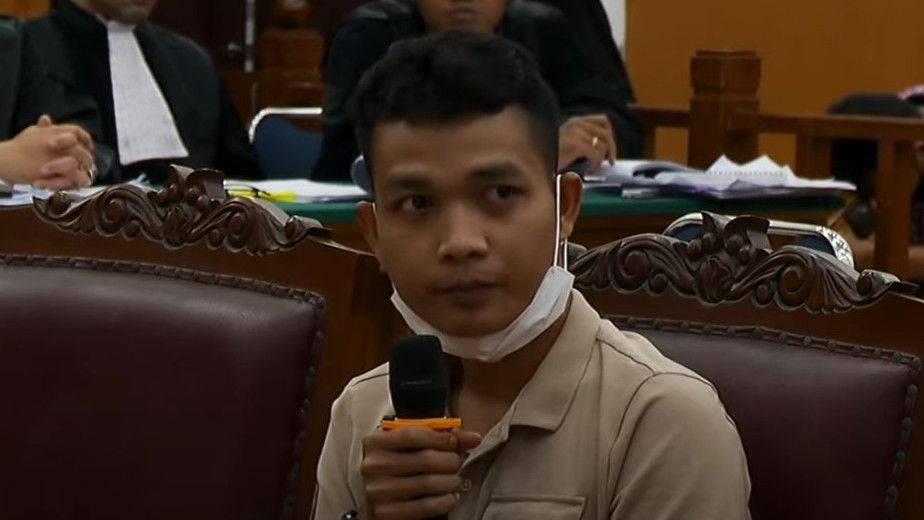 Setelah Susi, ART Ferdy Sambo Ini Bikin Kesal Jaksa di Sidang Hendra Kurniawan karena Cengengesan