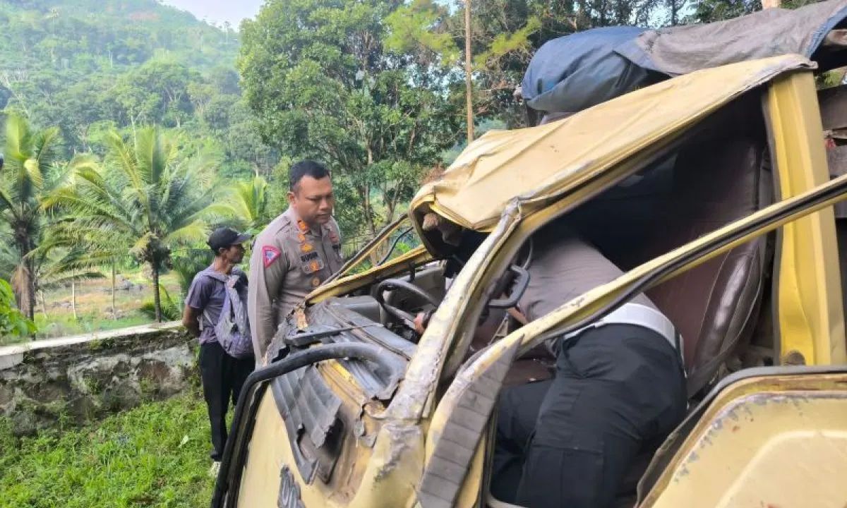 Truk Peziarah Alami Kecelakaan Tunggal di Bandung, Lima Orang Tewas