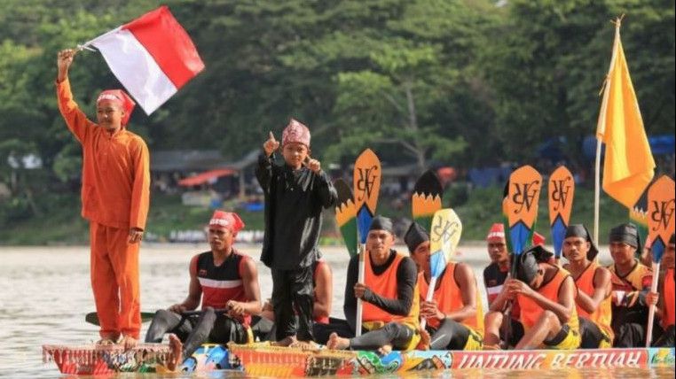 Pacu Jalur dan Anak Joget di Atas Sampan Viral, Gubernur Riau Semringah