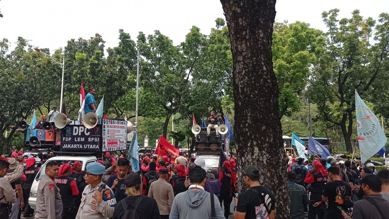 Demo di Balkot DKI, Buruh Minta UMP DKI Jakarta 2024 Sebesar Rp5,6 Juta