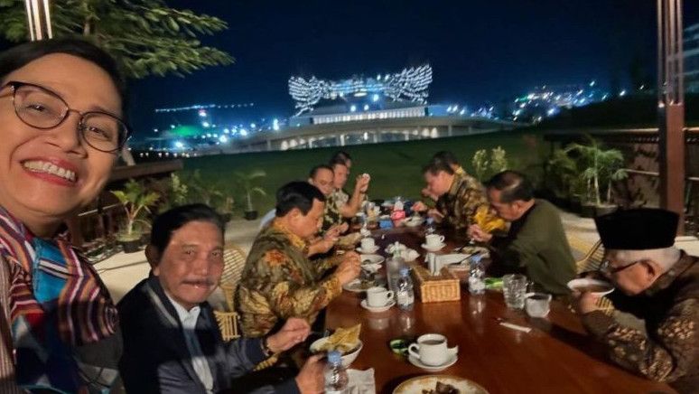 Momen Jokowi dan Prabowo Makan Malam Bersama Para Menteri di IKN