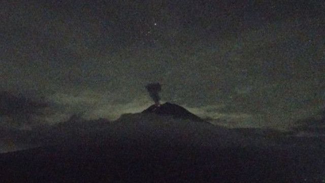 Gunung Semeru Semburkan Abu Vulkanik Setinggi 800 Meter, Warga Diminta Jaga Jarak