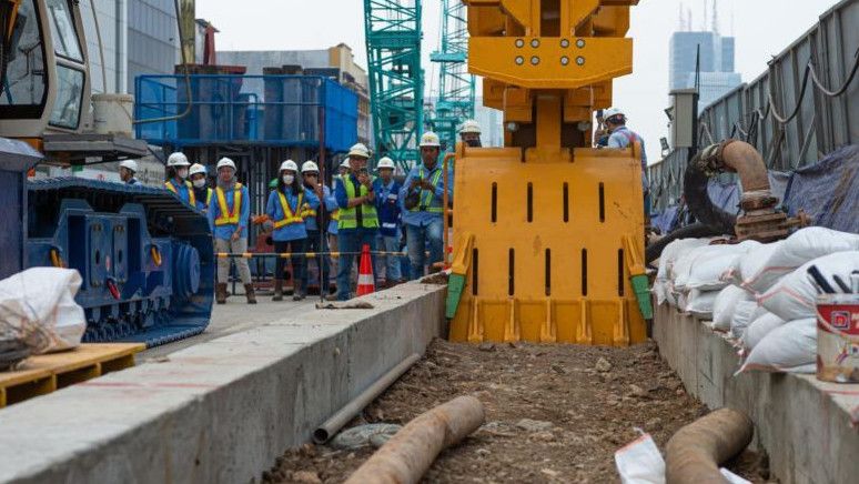 MRT Jakarta Bangun Dinding Penahan Tanah Stasiun Mangga Besar, Proyek Dekat dengan Permukiman Warga