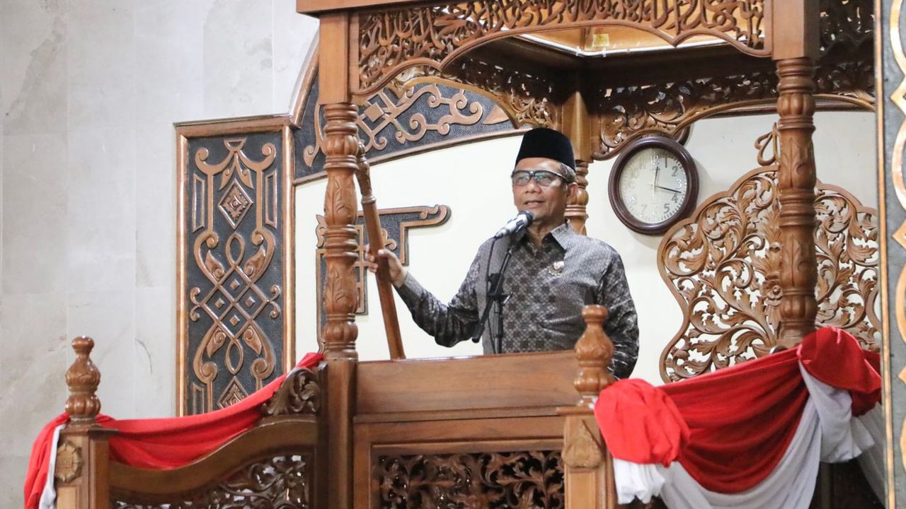 Mahfud MD ke Masjid Imbau Redam Hawa Nafsu, ke Gereja Sampaikan Pesan Persaudaraan