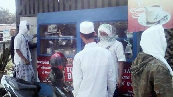 Ramadan Tanpa FPI, Denny Siregar: Dulu Ada Ormas Suka Sweeping Orang Makan di Bulan Puasa