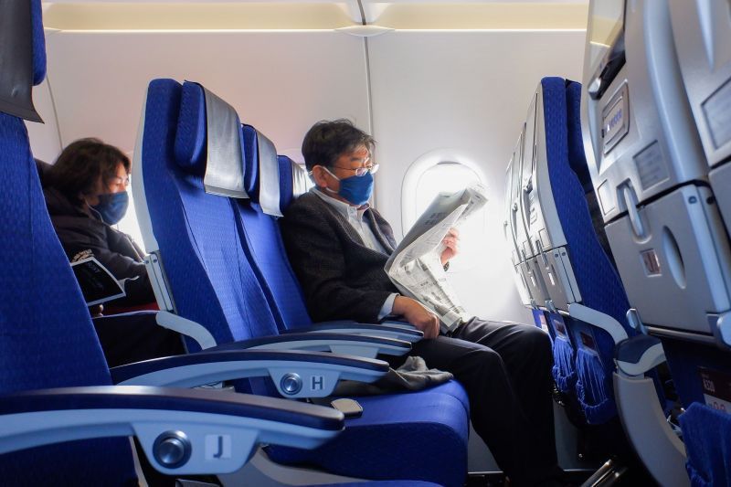 Buka Masker Demi Makan di Pesawat Tingkatkan Risiko Penularan COVID-19