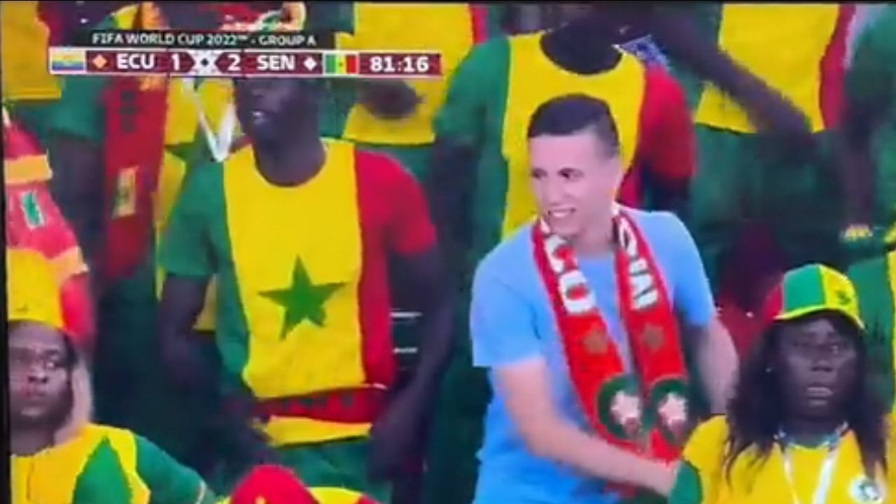 Fans Maroko Kedapatan Menari Bersama Suporter Senegal Saat Melawan Ekuador di Piala Dunia 2022