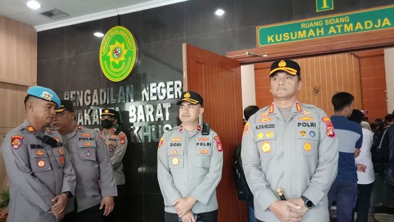 Sidang Vonis Teddy Minahasa Digelar Hari Ini, Puluhan Anggota Polisi Disiagakan di Lokasi PN Jakbar