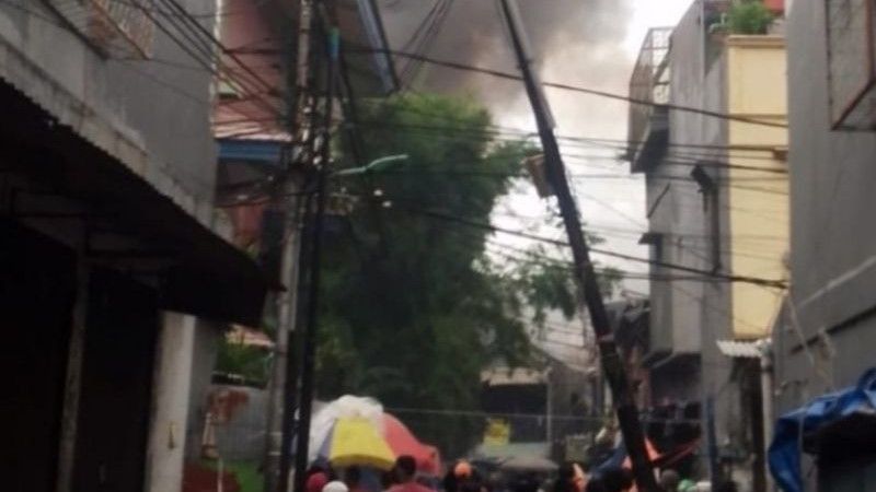 19 Mobil Damkar Dikerahkan Padamkan Kebakaran di Tambora, 26 Rumah Ludes Terbakar
