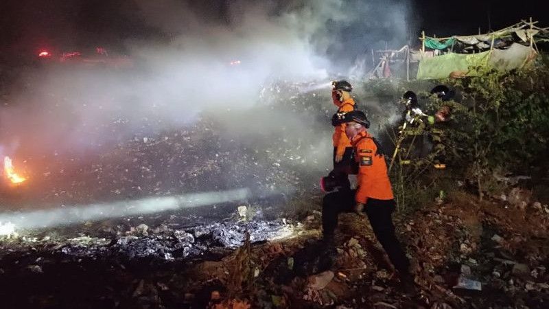 Kebakaran TPA Kopi Luhur Cirebon, Ribuan Warga Kini Mengungsi