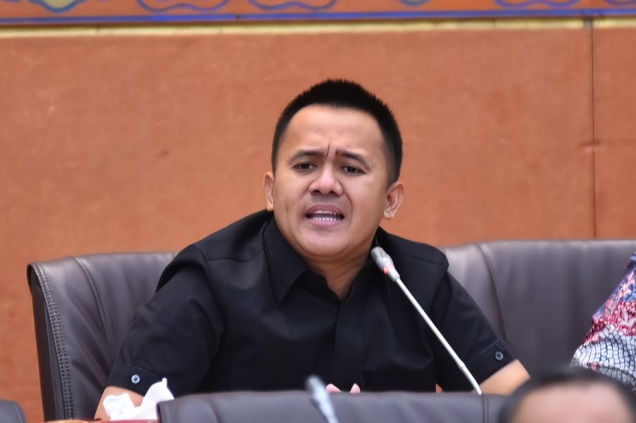 Legislator Mufti Anam Geram iPhone Minta Cuti Pajak 50 Tahun: Gila, Memang Layak Diblokir dari Indonesia!