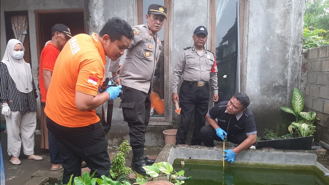 Miris! 2 Balita Ditemukan Tewas Terapung di Kolam Ikan Depan Rumahnya di Nganjuk