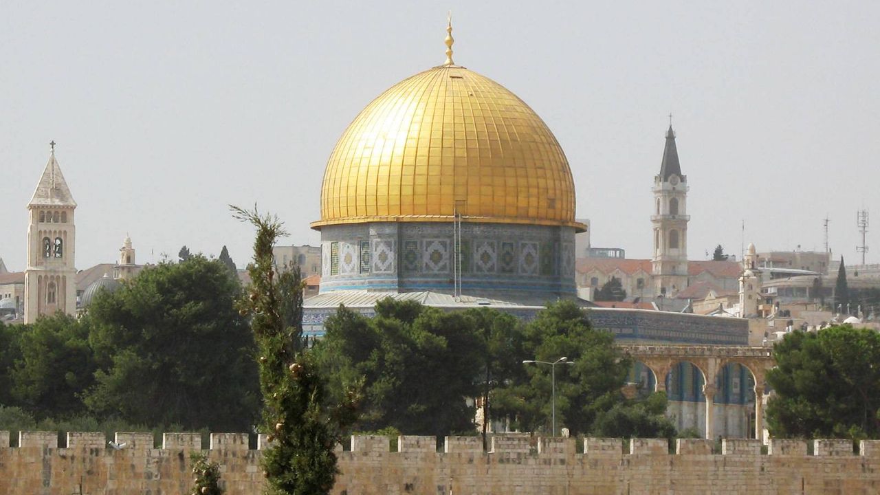 Orang Yahudi Ekstrem Kanan Serbu Masjid Al Aqsa