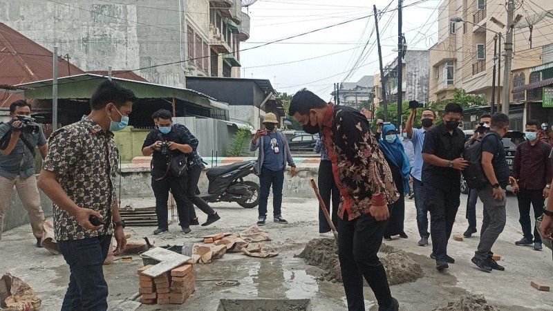 Temukan Lahan Parkir di Atas Drainase, Wali Kota Medan Bobby: Bongkar!