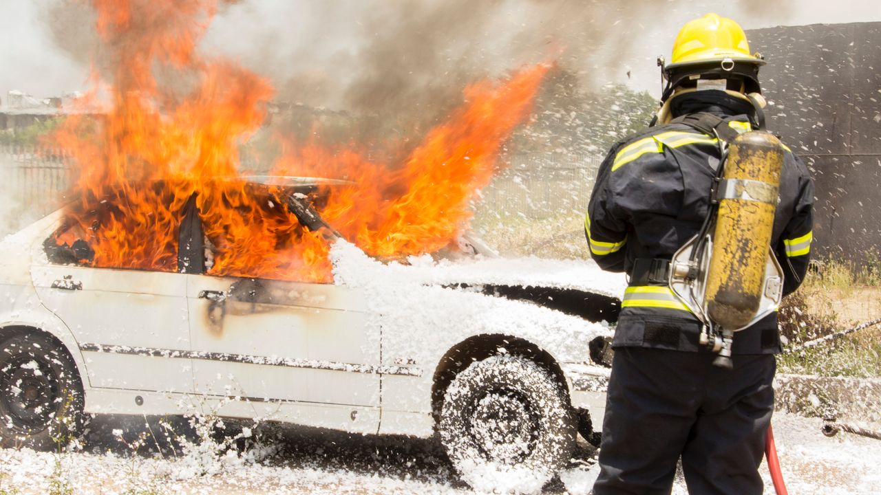Sopir Kelelahan, Sebuah Mobil Terbakar di Ruas Tol Becakayu