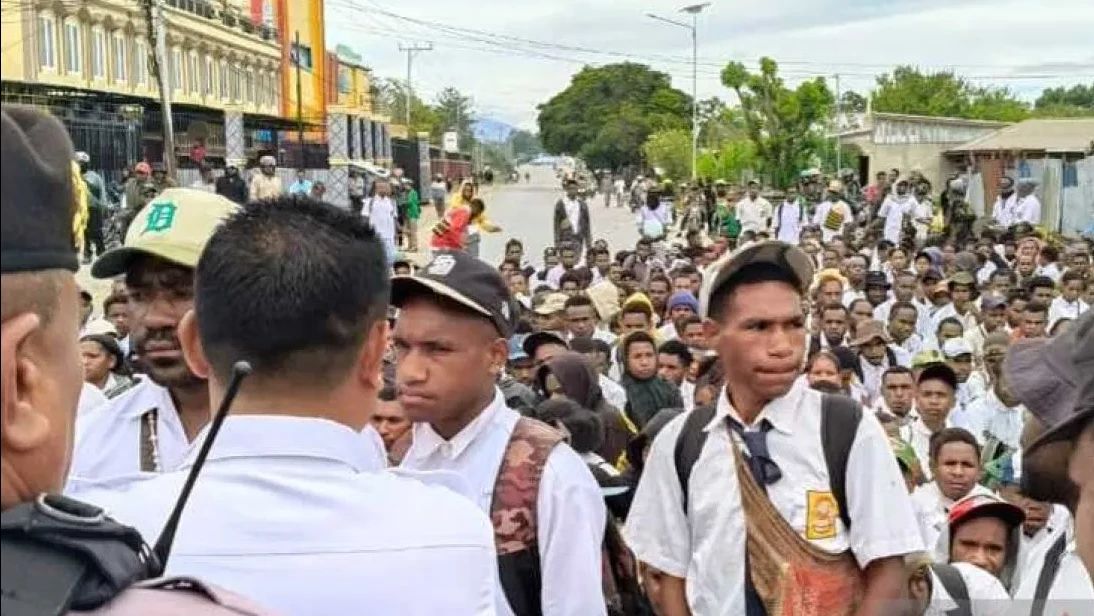 Polisi Larang Pelajar dan Mahasiswa Demo Tolak MBG di Papua